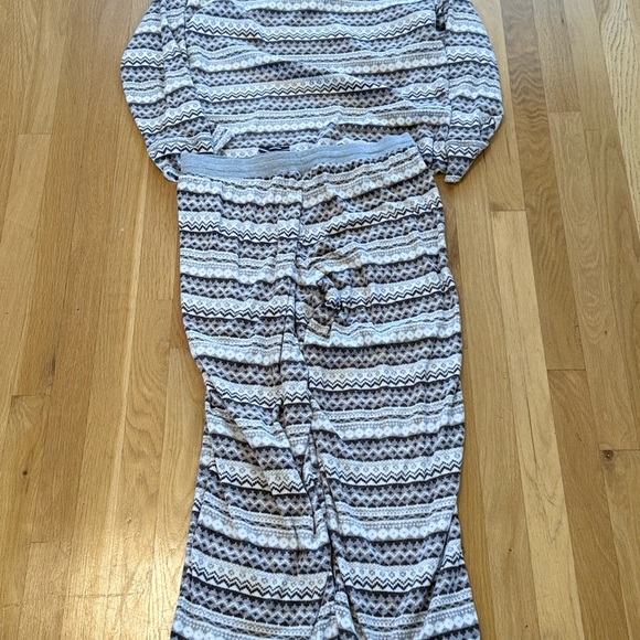 Nautica Women’s Fair Isle Pajama Set | Size Medium - Picture 7 of 10
